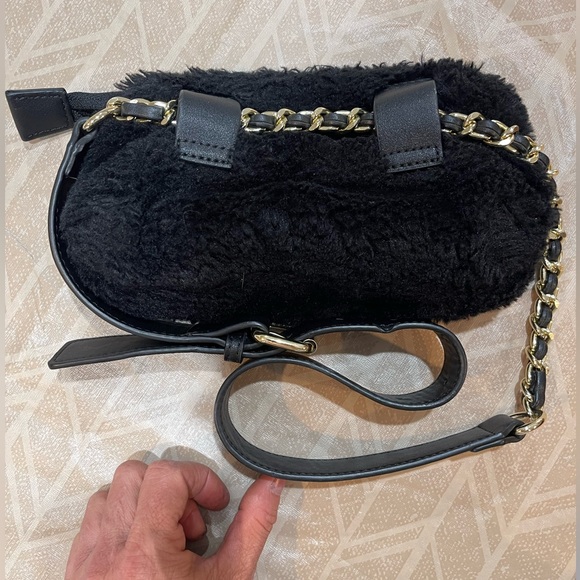 Black & Gold Fluffy Crossbody/Fanny pack bag - Picture 2 of 9